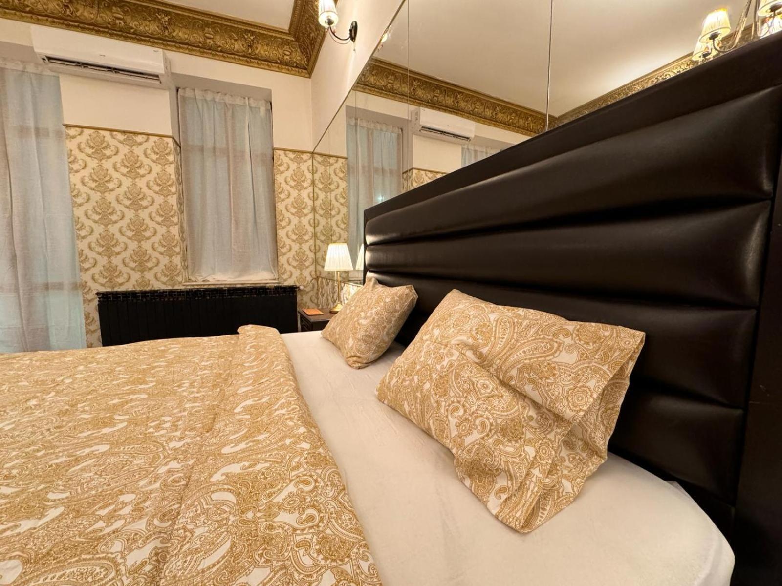 The King Suite With Balcony View Piata Romana Букурещ Екстериор снимка