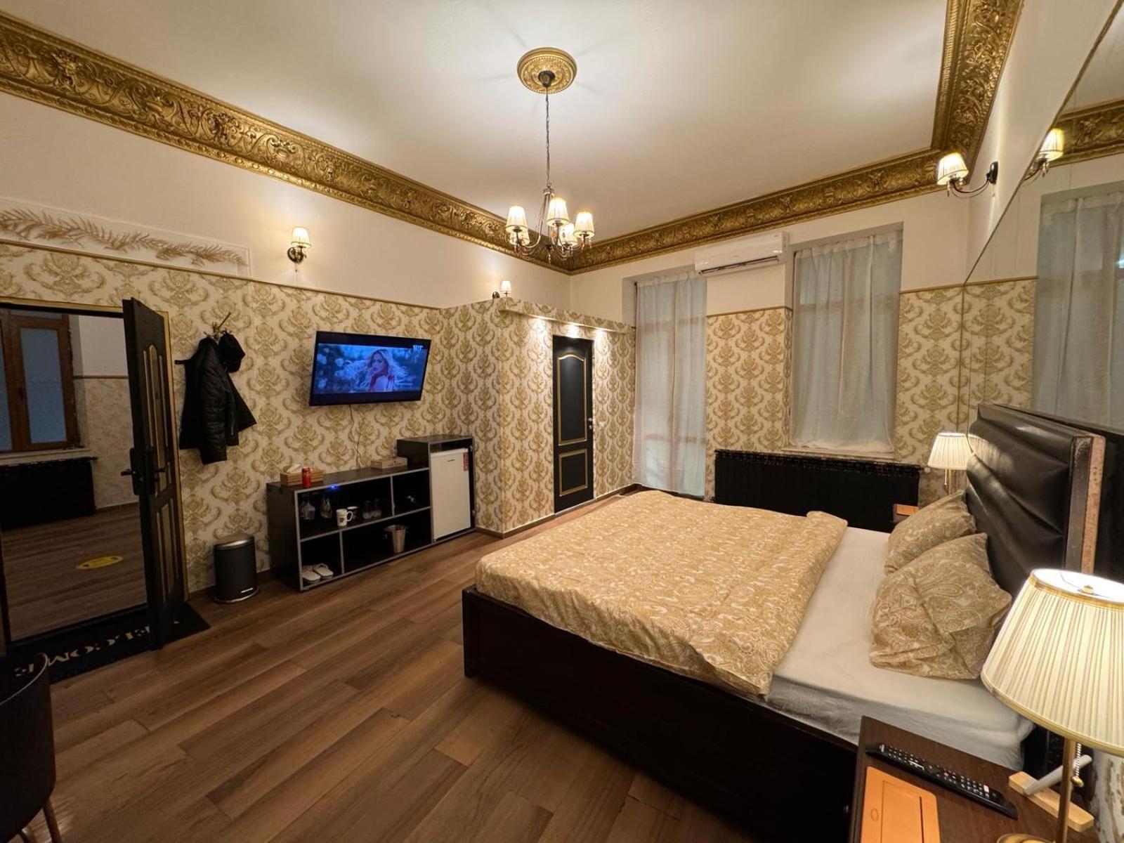 The King Suite With Balcony View Piata Romana Букурещ Екстериор снимка