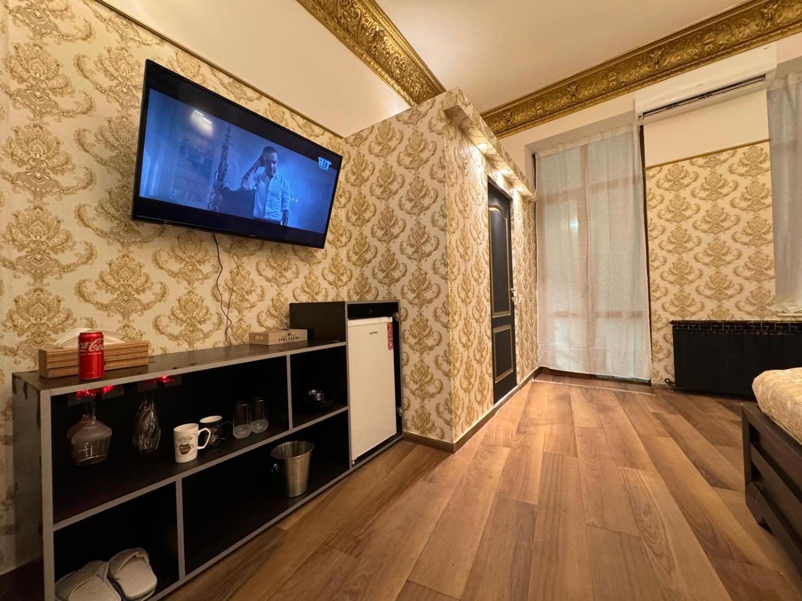 The King Suite With Balcony View Piata Romana Букурещ Екстериор снимка