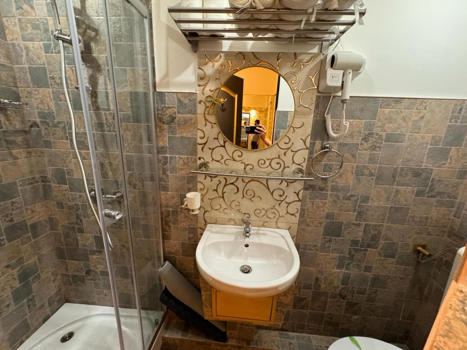 The King Suite With Balcony View Piata Romana Букурещ Екстериор снимка